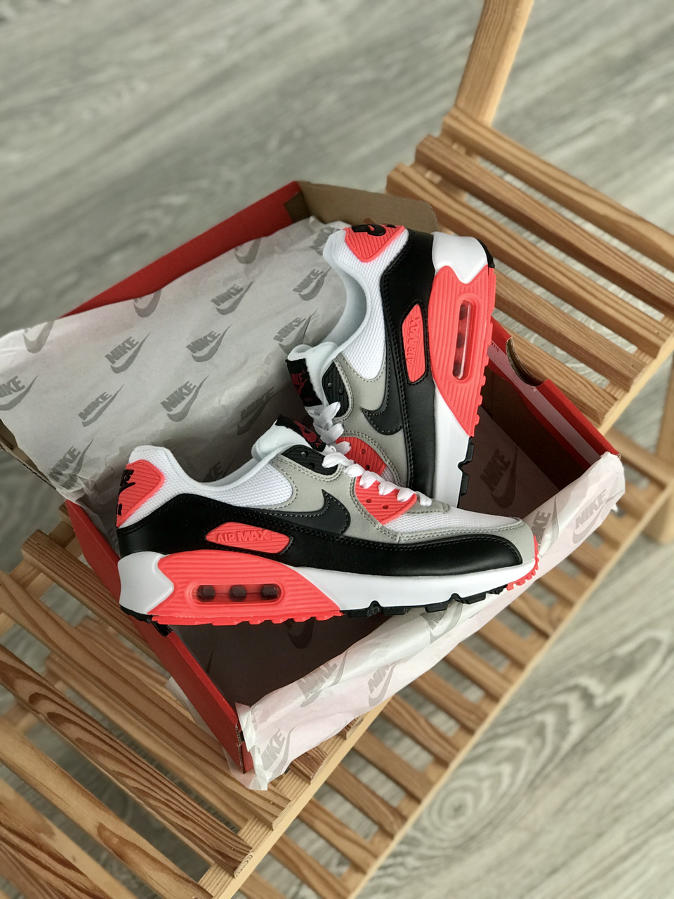 Nike air max white and grey 2025