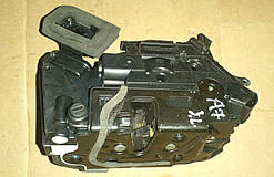 Замок дверцят задньої лівої Skoda Octavia A7