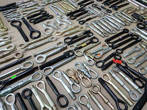 Буксирувальні гаки