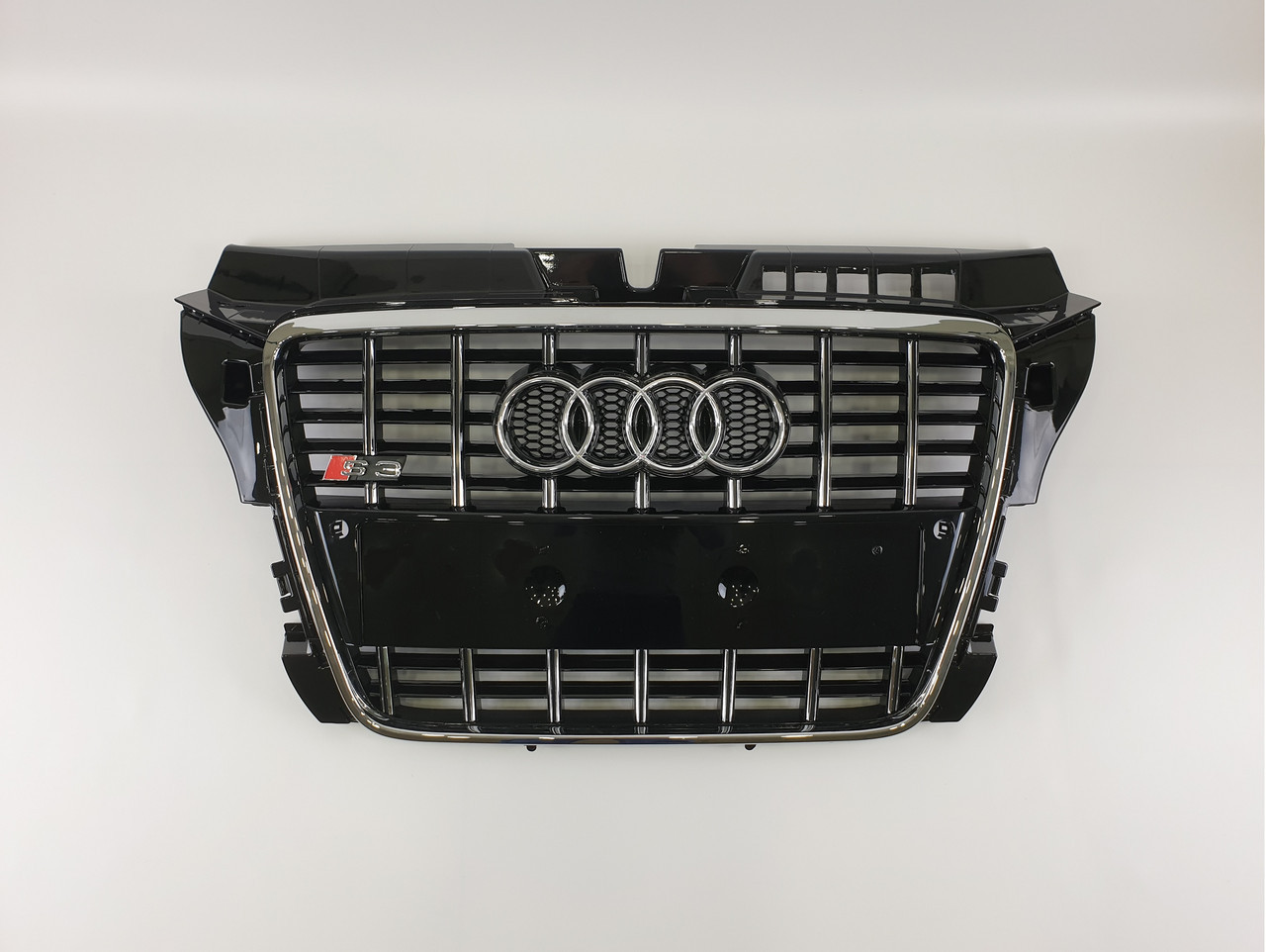 Решетка радиатора Audi A3 2008-2012год Черная с хромом (в стиле S-Line) - фото 1 - id-p1465098418