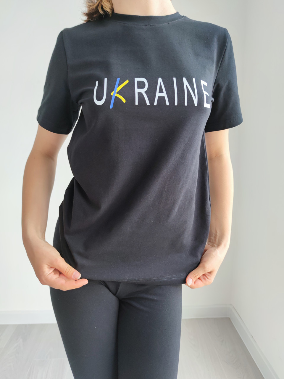 Футболка для дівчинки (116-164 зріст) бавовна з наклейкою Ukraine чорна