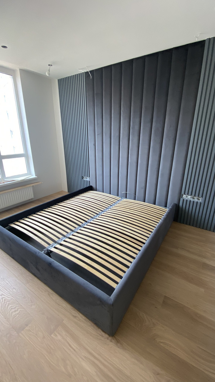 Ліжко з м’якою панелю