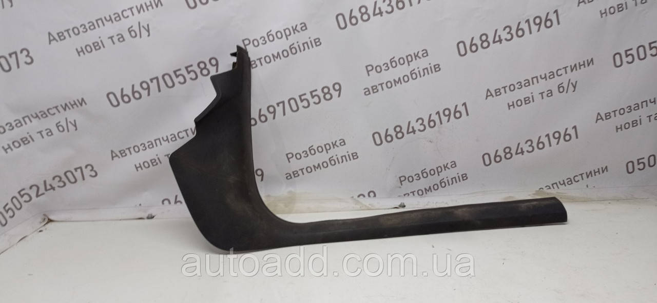 Накладка порога передня права Ford Focus MKII 2004-2008 3M51-R13200-APW