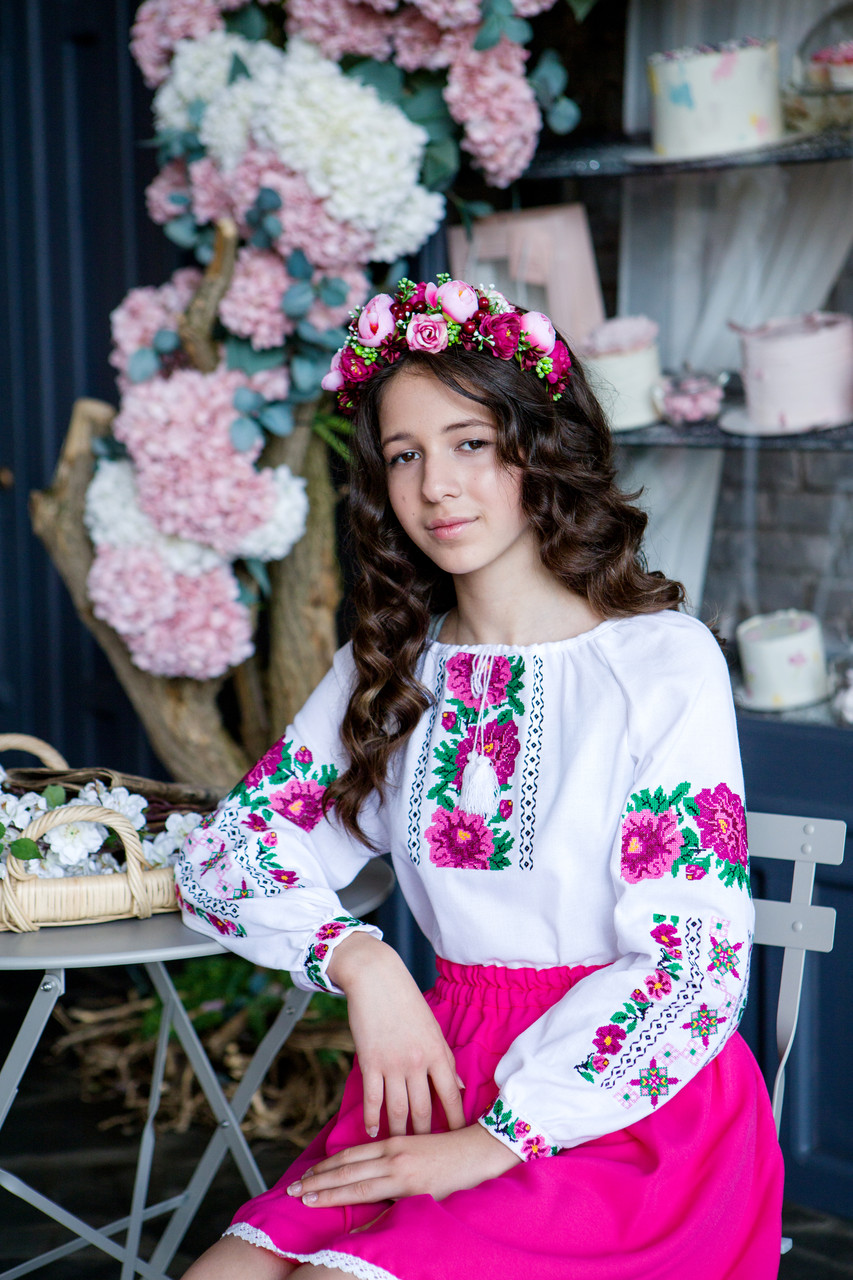 Вишиванка для дівчинки Казкова рожева.