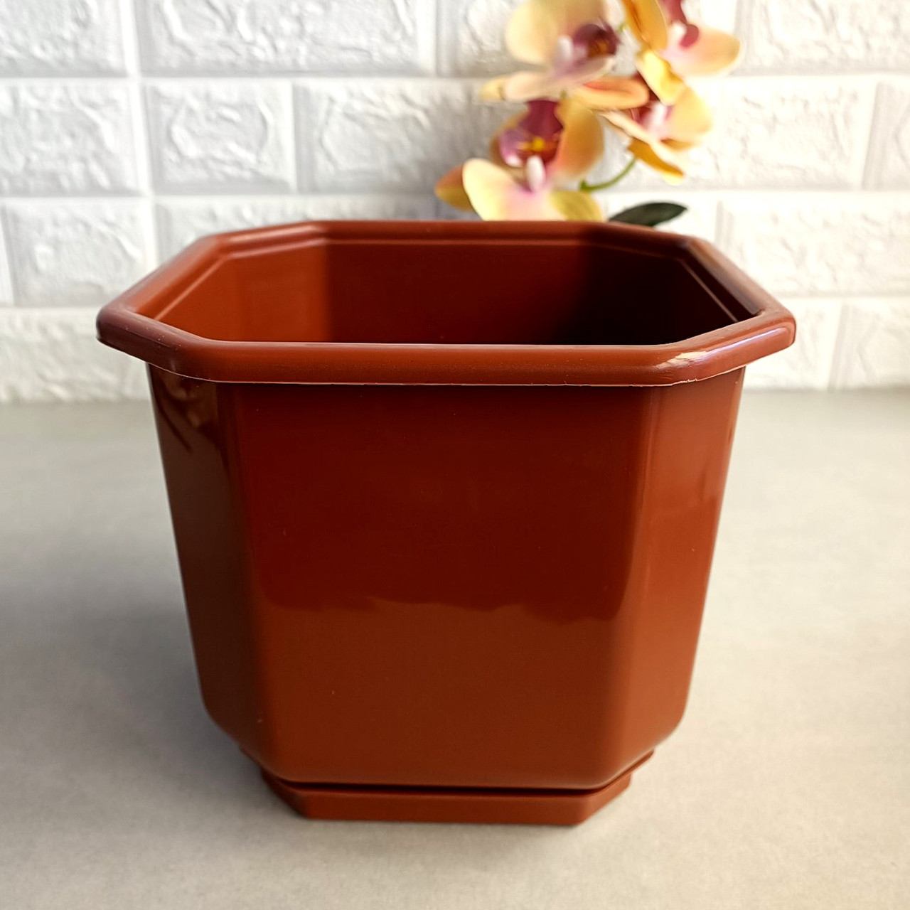 Пластиковий місткий квітковий вазон з гранями 24*24*21 см 7 л теракот, Дама Алеана