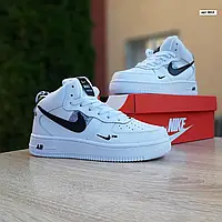 Женские зимние кроссовки на меху Nike Air Force 1 Mid LV8, белые. 36