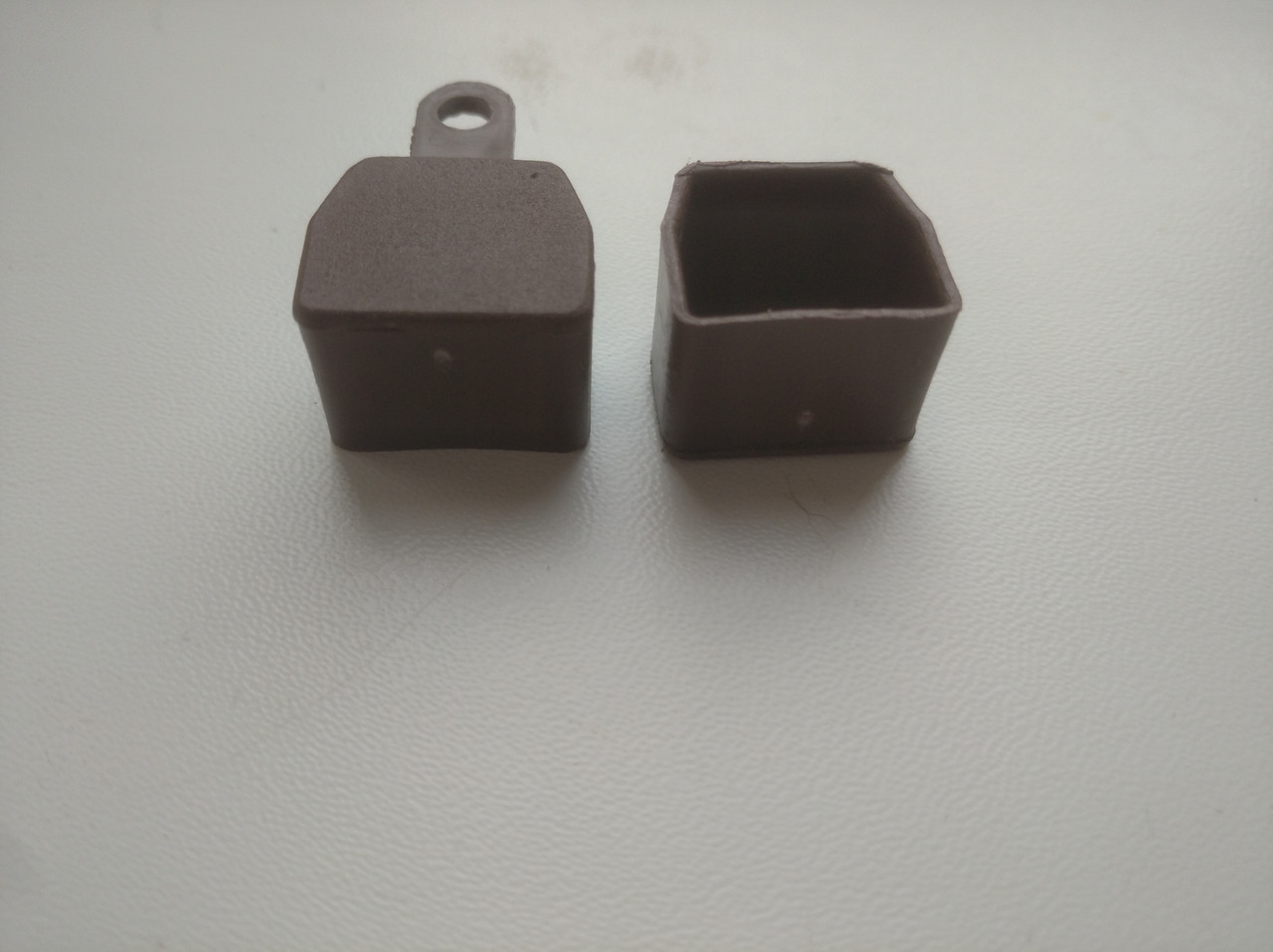 Заглушка (темно коричнева)торцева металопластиковий карниз для рейки, фото 1