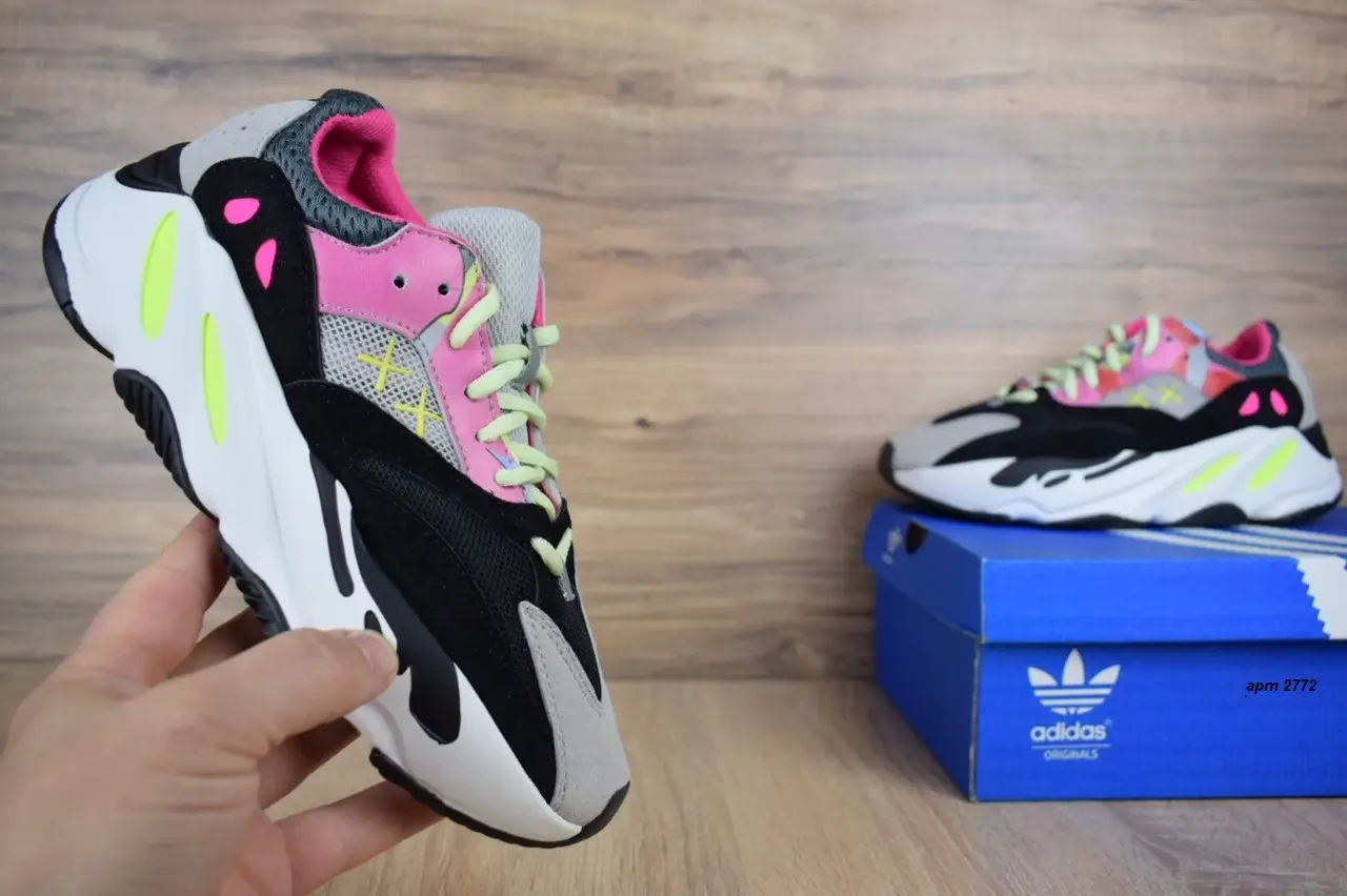 Yeezy 700 adidas cheap bianche e rosa