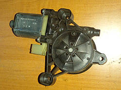 Моторець склопідіймача передній лівий Skoda Octavia A7