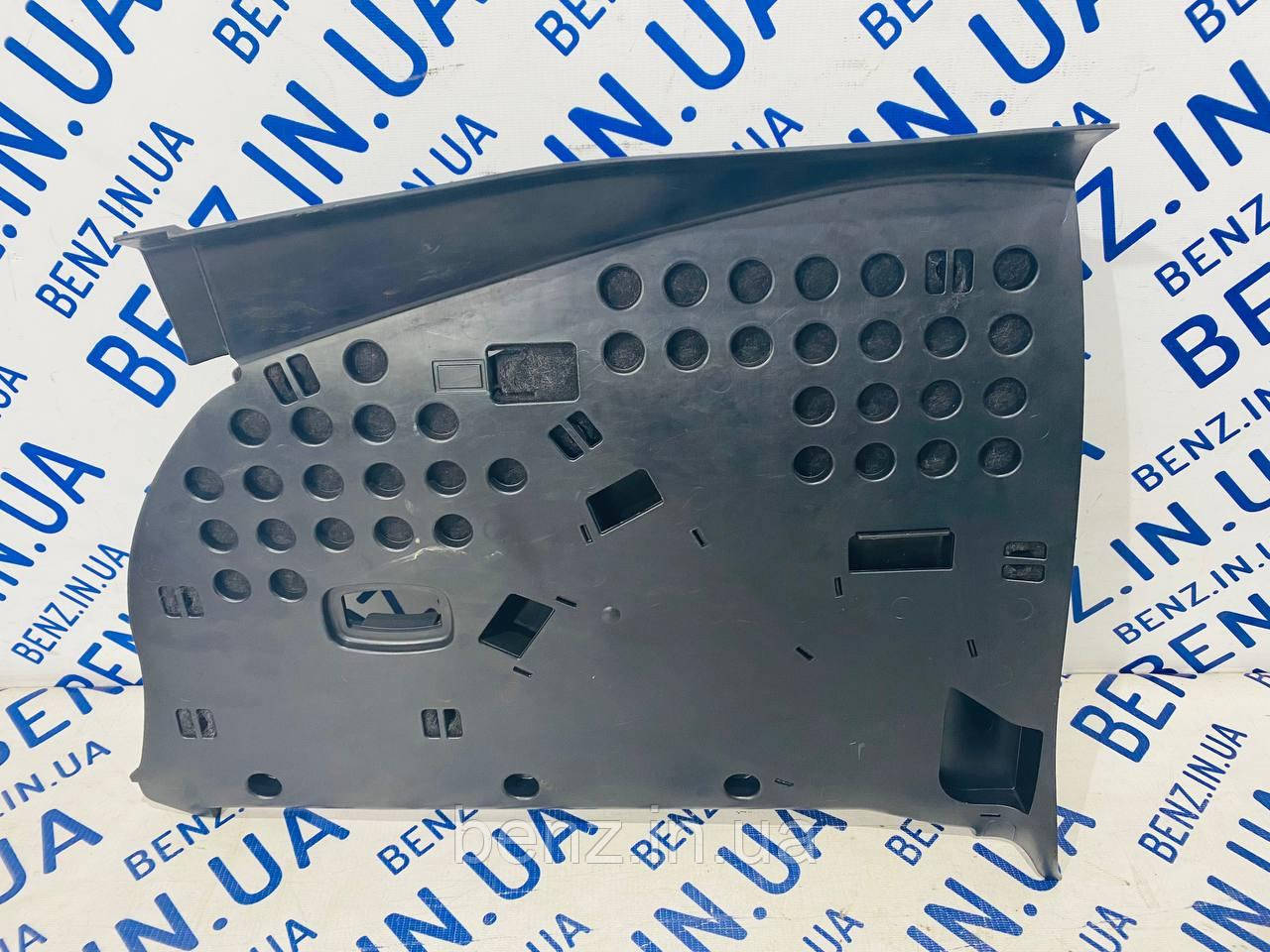Накладка під торпеду праворуч Mercedes W212 A2126801007