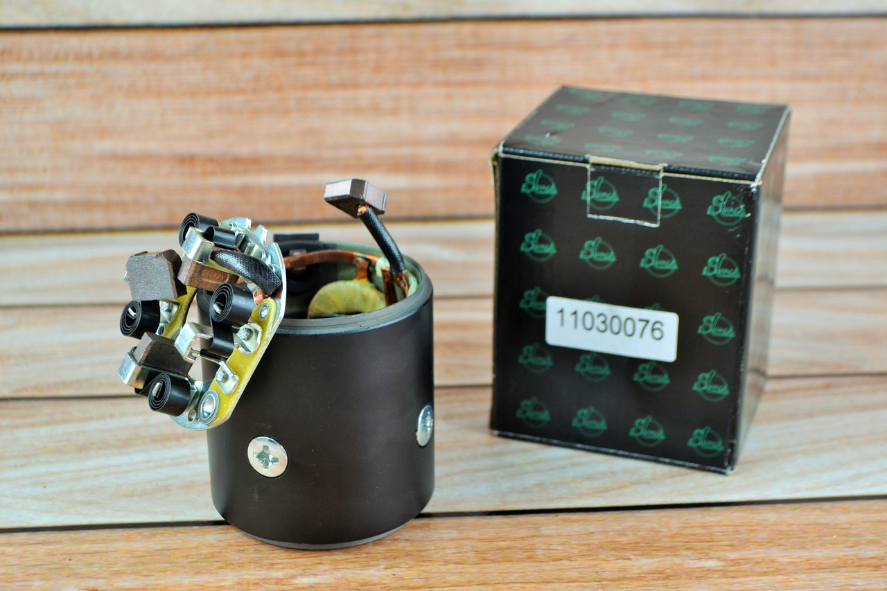 Статор із щітками 12В 2,8 квт посилень МТЗ,ЮМЗ,Т-40,Т-25, фото 1