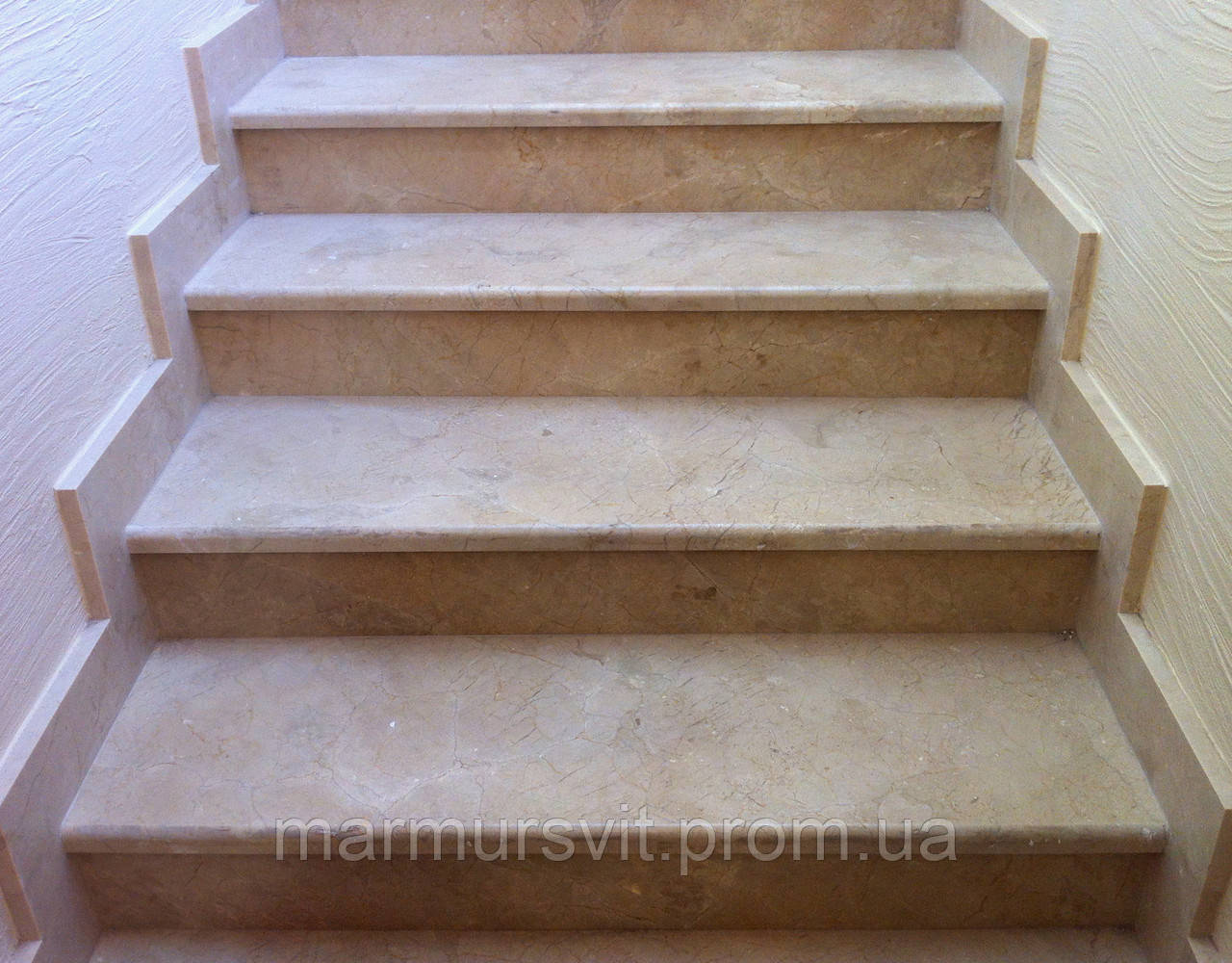Східці мармурові Crema Marfil