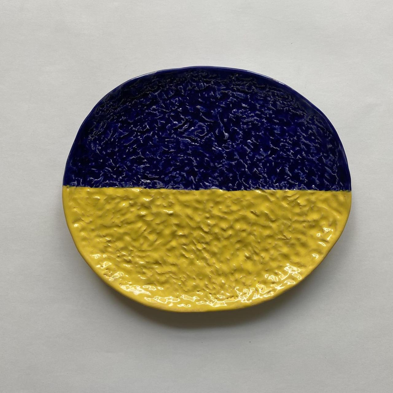 Плоска Овальна тарілка M.CERAMICS прапор синьо-жовта керамічна Ручної роботи