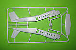 Пластикова модель 1/144 A-model 1419 транспортний літак "Buffalo" XC-8A, фото 4