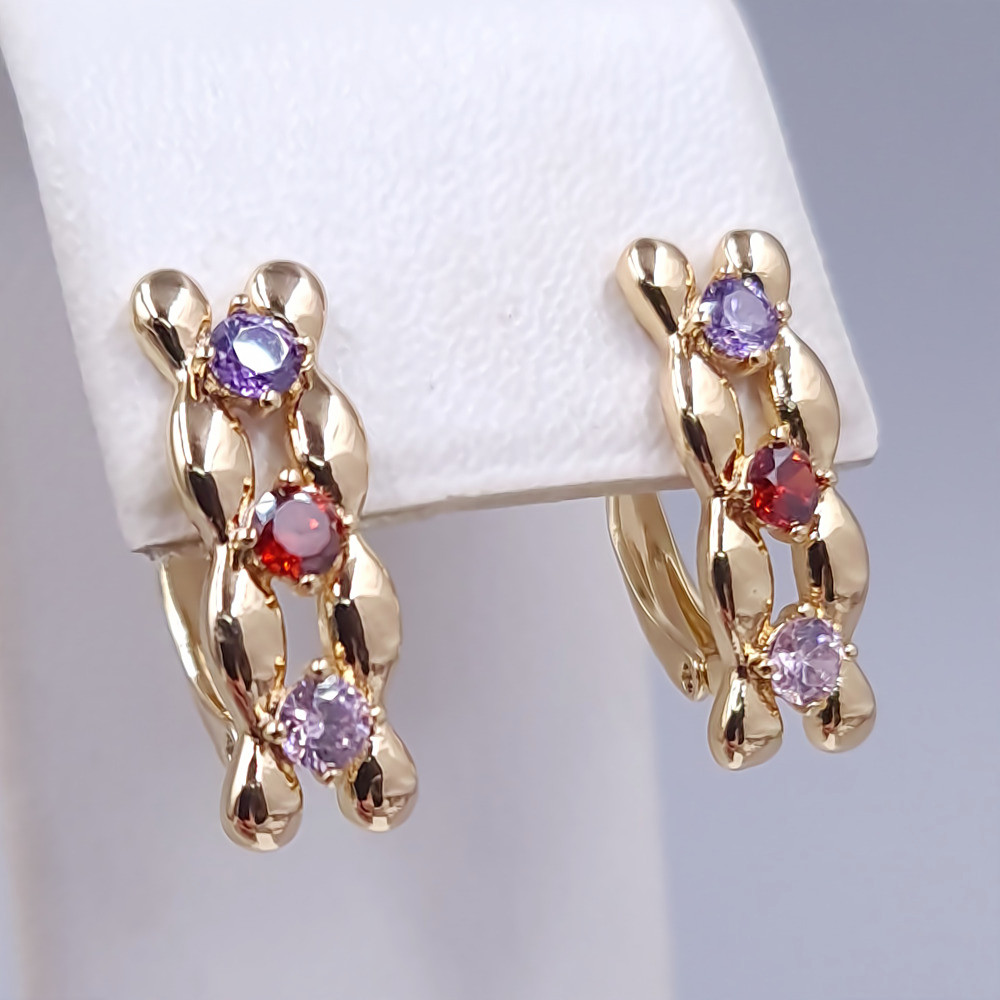 Сережки ХР. Позолота 18К. Камені: циркон різнокольоровий. Висота: 19 мм. Ширина: 7 мм.