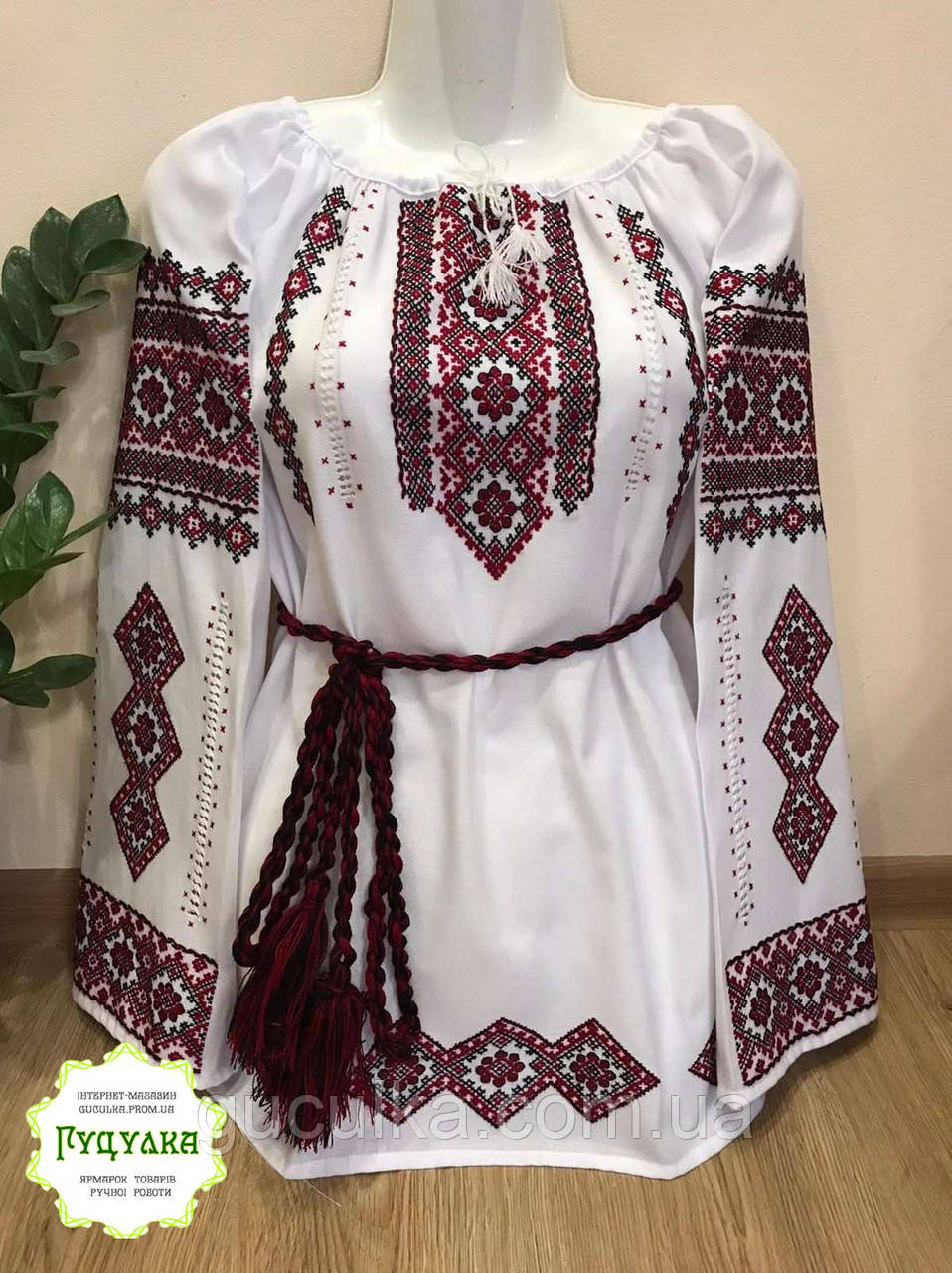 Біла вишита блуза з геометричним орнаментом розмір під замовлення