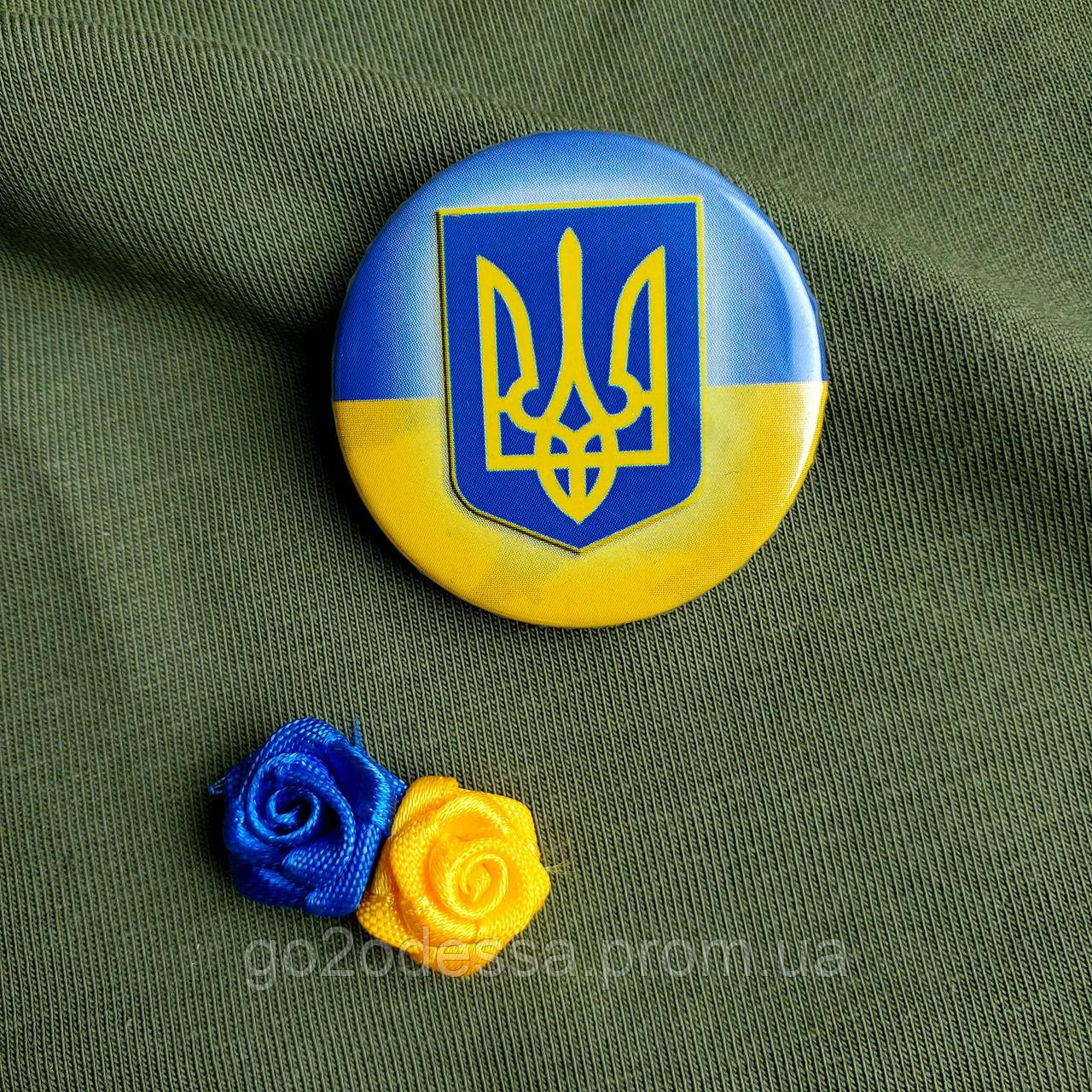 Значок "Тризуб на прапорі" (43 мм), Значки Україна, український авторський значок в патріотичних кольорах