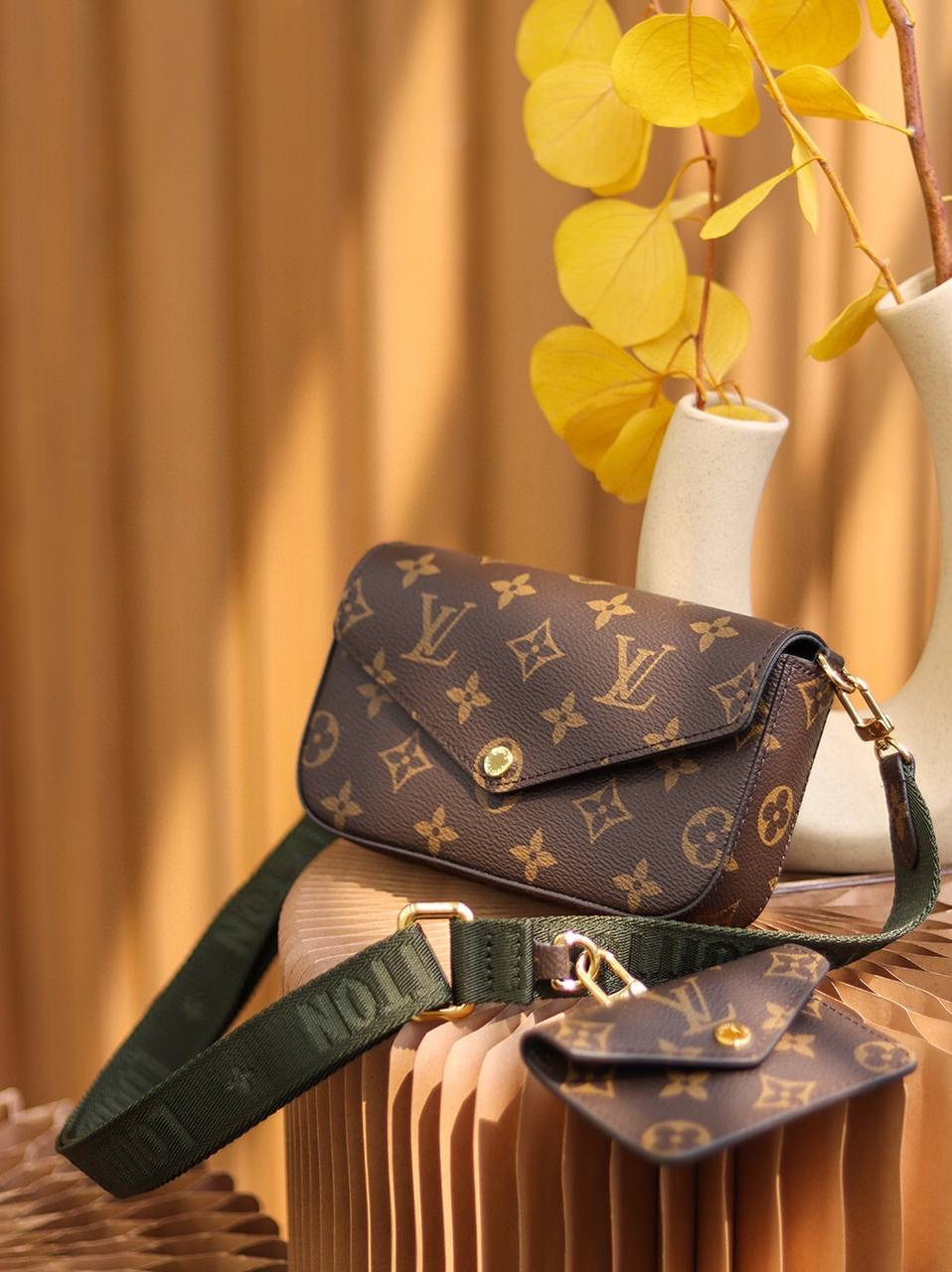 Сумка жіноча Felicie Strap & Go Monogram Louis Vuitton