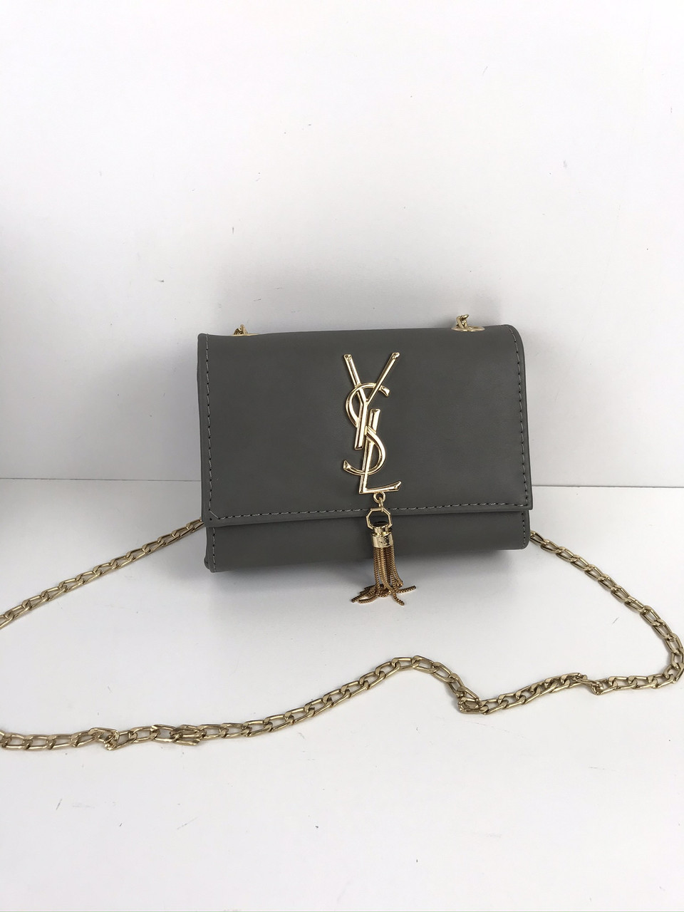 Сумка невеликого розміру з брелком застіжка / шкірзам А-1716 Сіра, фото 1