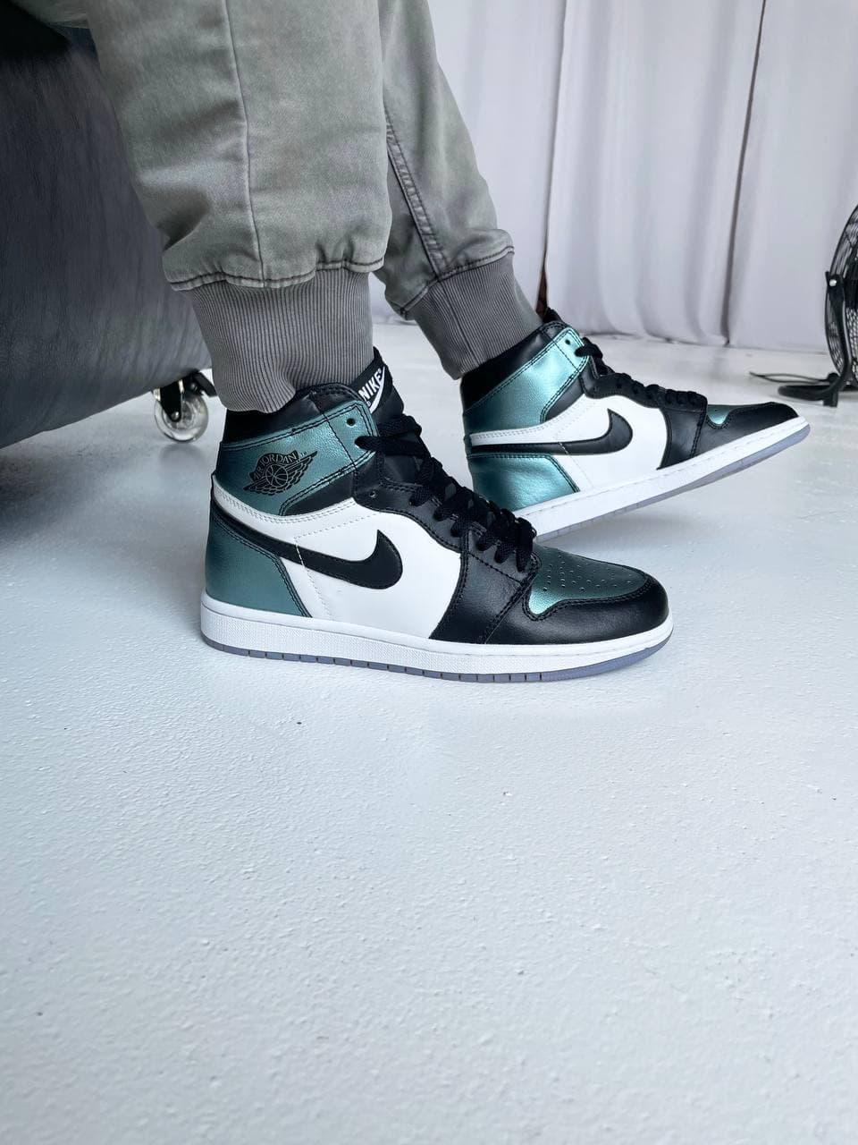 Кросівки жіночі Nike Air Jordan 1 Retro High Patent Chameleon Size 39