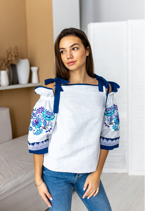 Жіночі блузи зі шнурівкою сині білі з вишивкою, Блуза модна синя вишиванка, Український етно стиль в одязі
