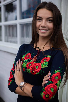 Вишита футболка жіноча Маківка плюс темно синя, фото 2