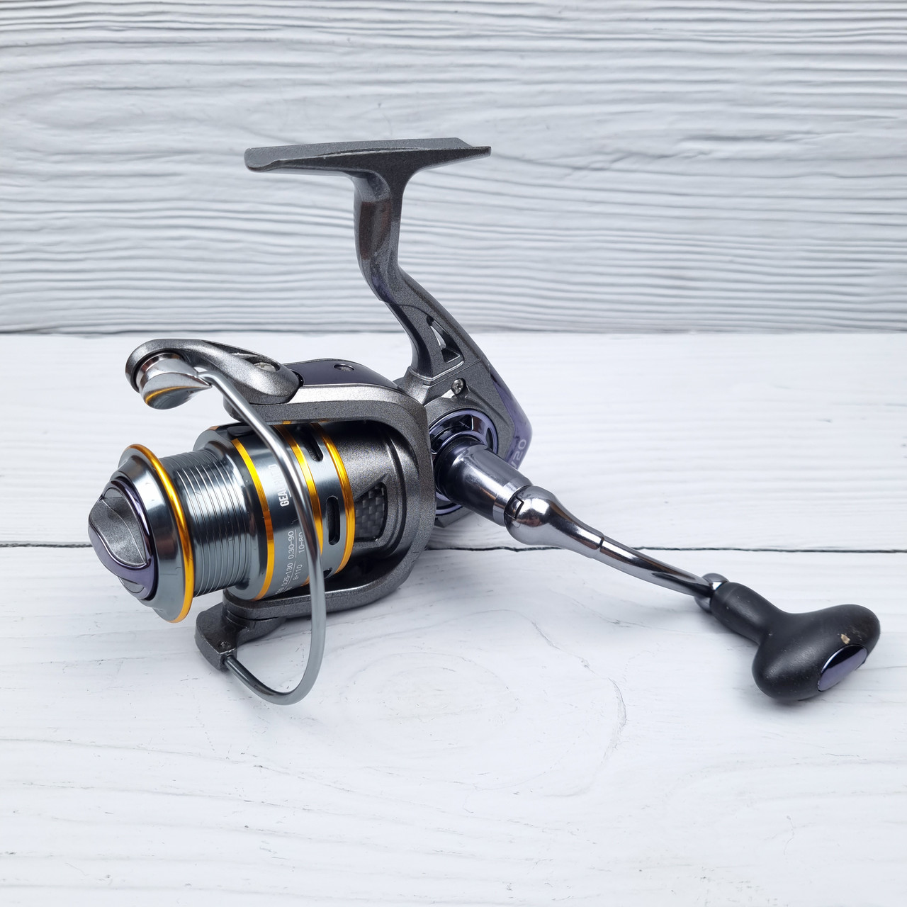 Надійна спінінгова котушка 3000 на хижака Shark YV 7+1