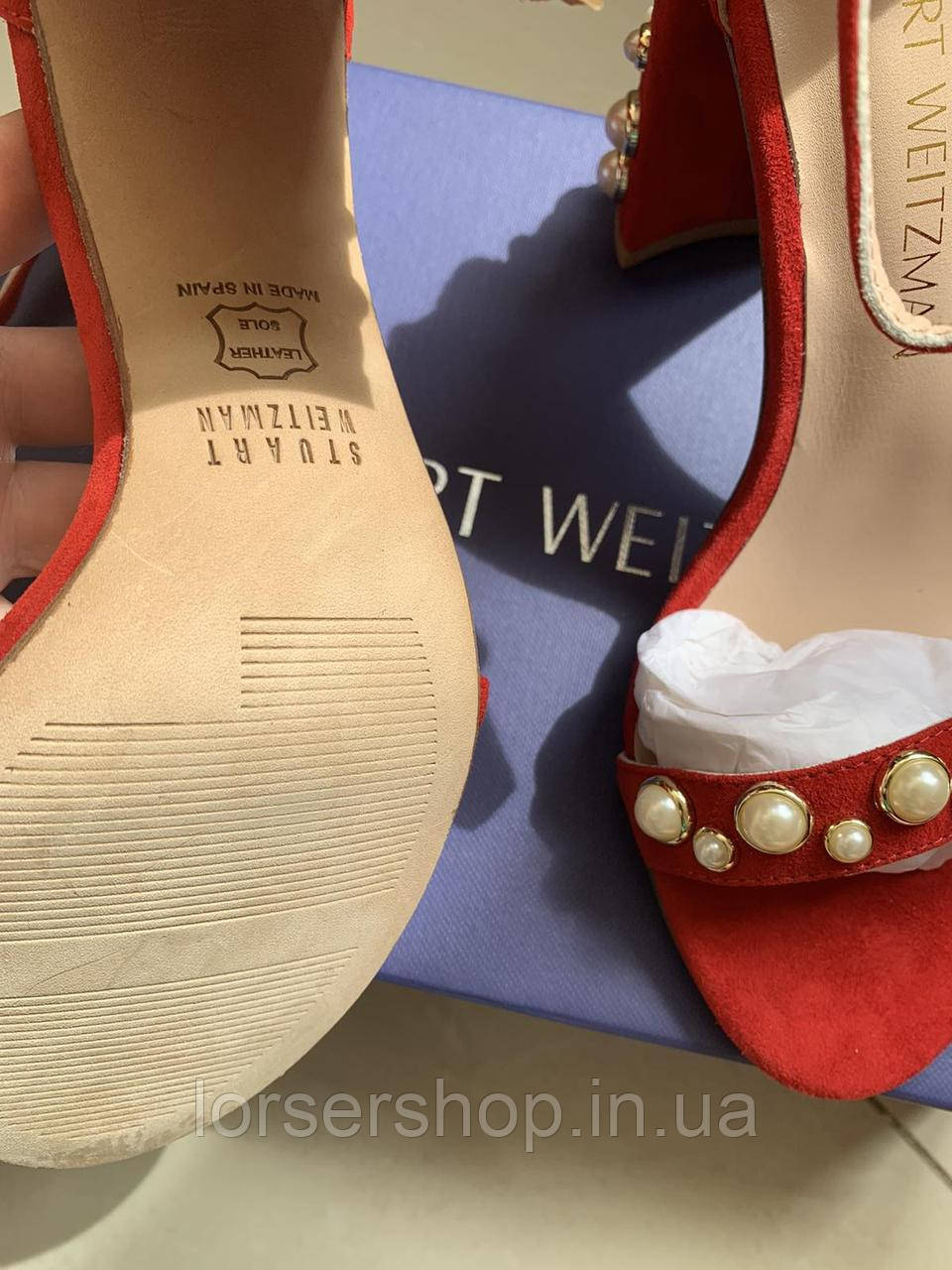 Изысканные босоножки Stuart Weitzman Morepearls в замшевом красном исполнении с жемчужными украшения в наличии - фото 2 - id-p855449416