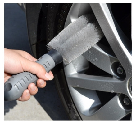 Щітка автомобільна для чищення дисків