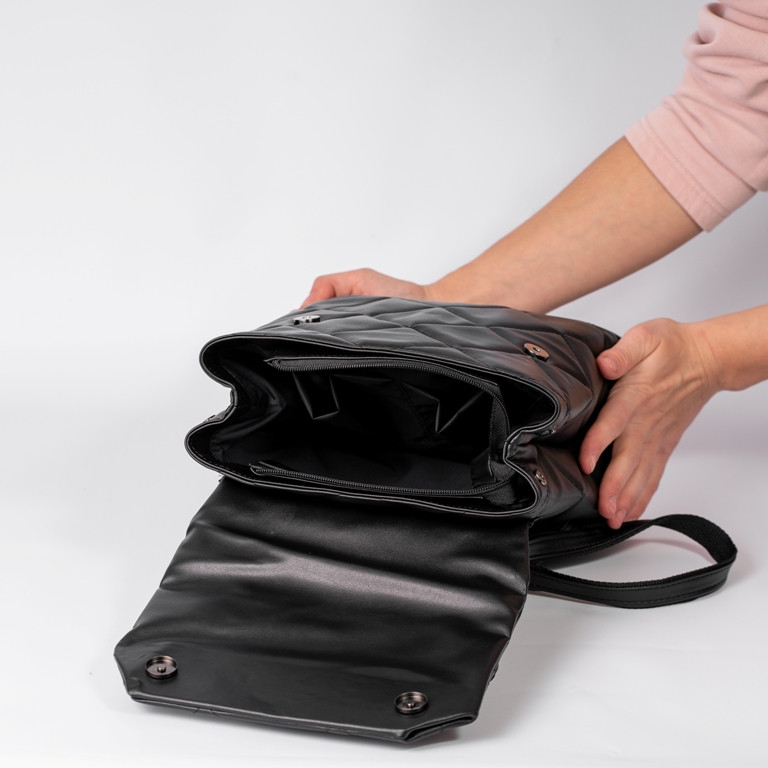 Стильный черный женский стеганый городской рюкзак, Модный повседневный молодежный портфель черного цвета - фото 2 - id-p590556203