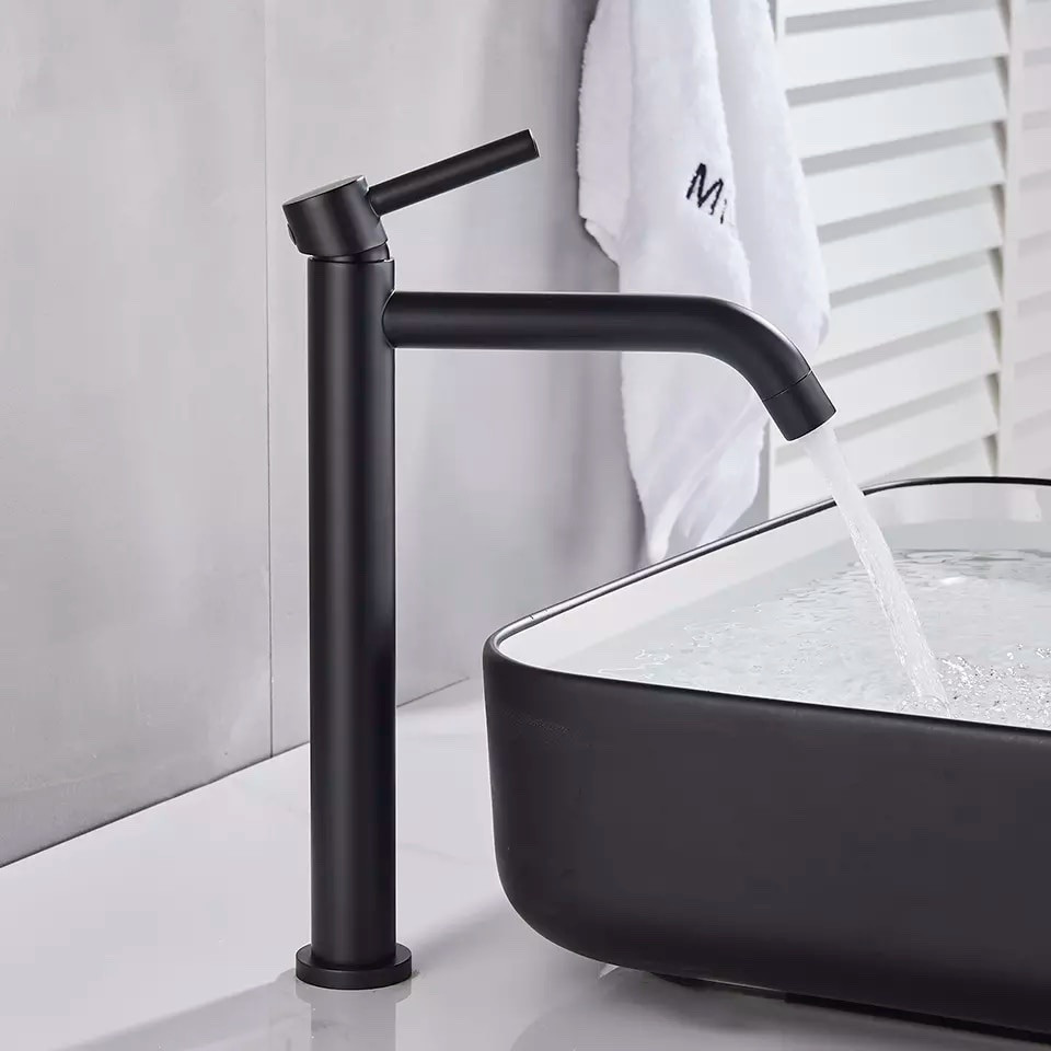 Змішувач високий чорний для раковини FUTURA 435-22 BLACK
