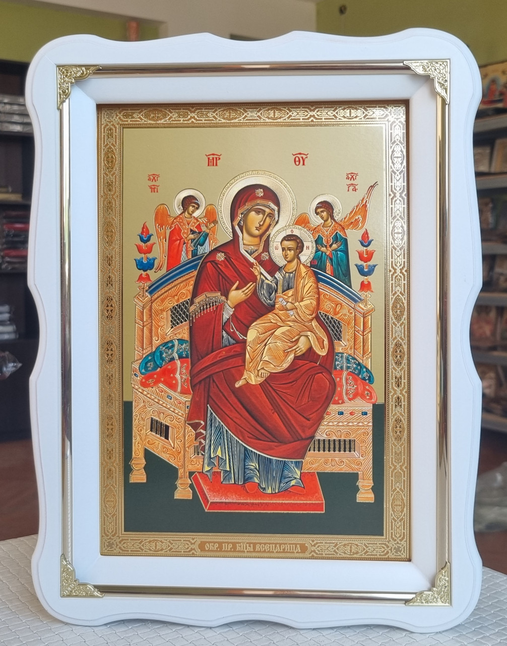 Ікона П.Б.Всецариця в білому дерев'яному фігурному кіоті під склом з декорат.куточками, кіот 37×27сюжет 20×30.
