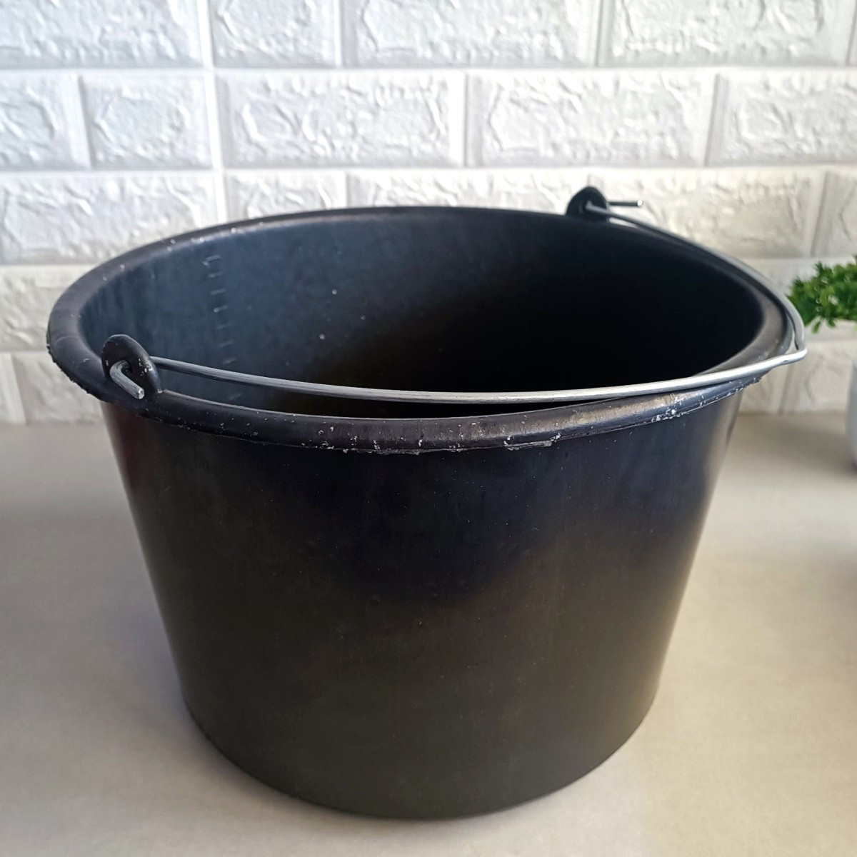 Чёрное строительное резиновое ведро 16л с металлической ручкой (ID ...