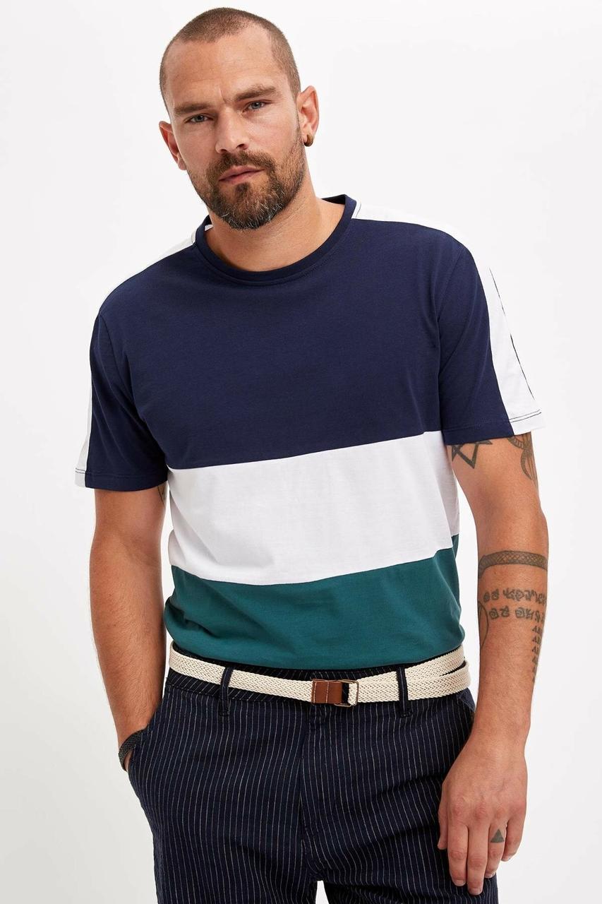 Синя чоловіча футболка Defacto/Дефакто з білою і зеленою смугою