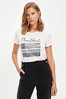 Белая женская футболка Defacto/Дефакто с паетками New York