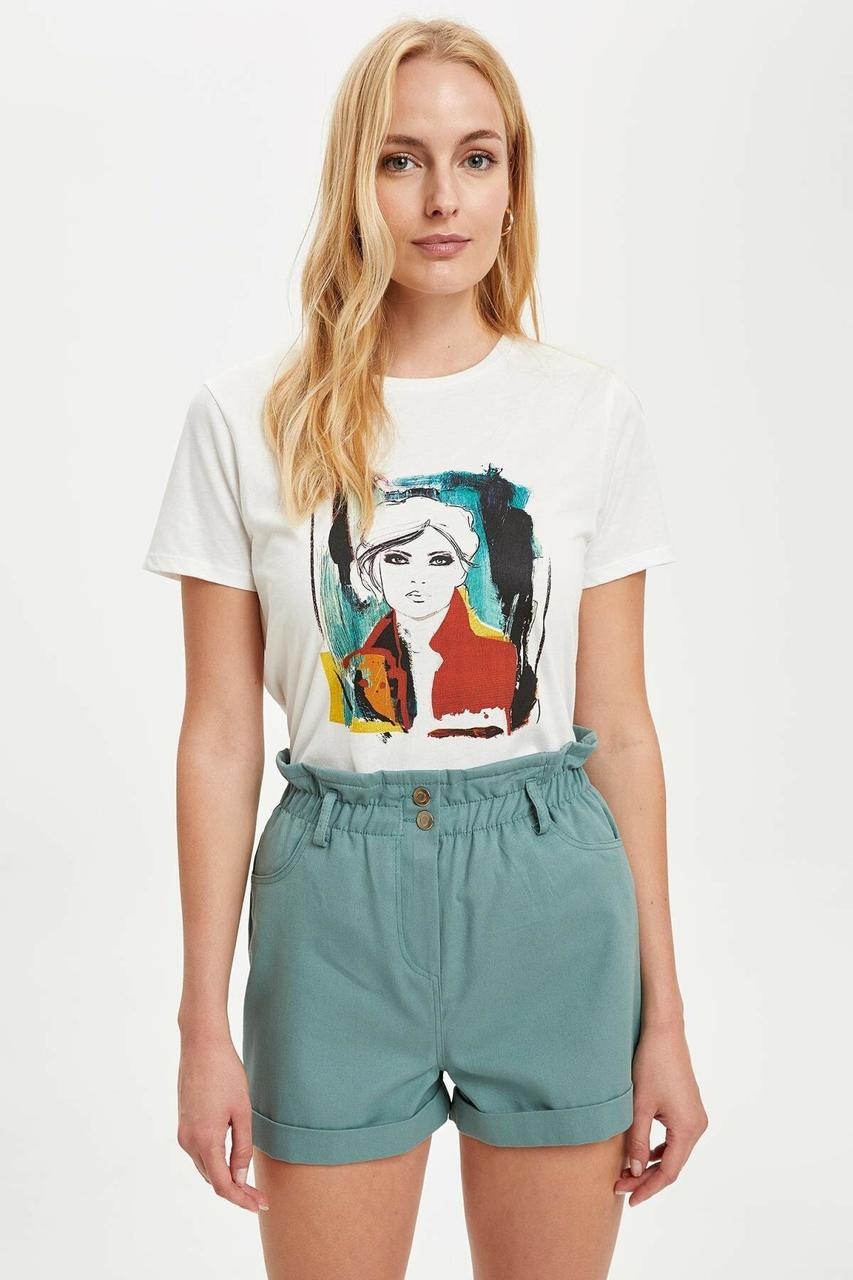 Біла жіноча футболка Defacto/Дефакто з дівчиною