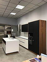 Кухня на замовлення Фасад Фенікс Корпус шпон горіх американський