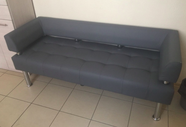 офісний диван-софа Тонус в сірому шкірзамі Купити офісний диван Тонус Сентензо в сірому кольорі