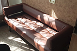 Офісний диванчик Тонус Sentenzo 160х60 см з підлокітниками коричневий кожзам, фото 5