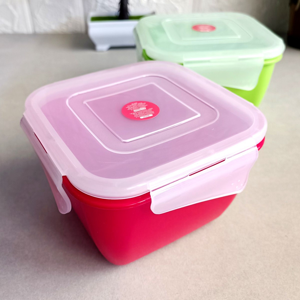 Великий квадратний пластиковий харчовий контейнер 1.5л Фієста