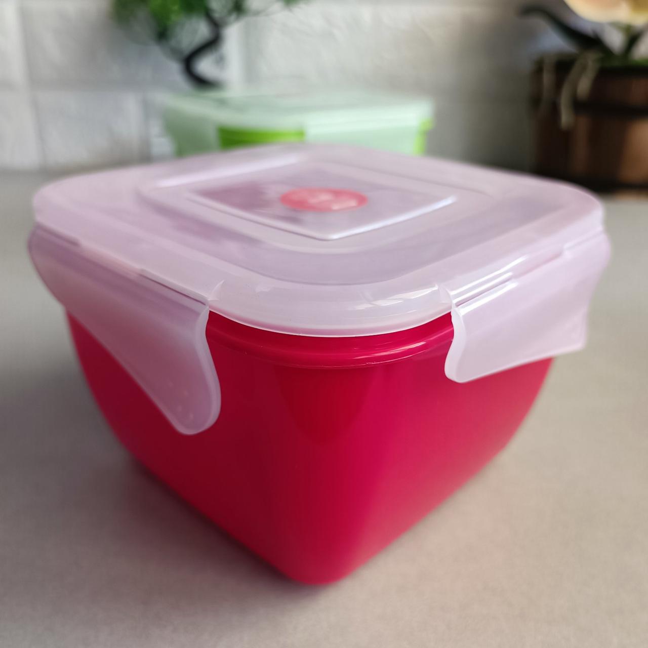 Квадратний пластиковий харчовий контейнер 0.9 л Фієста