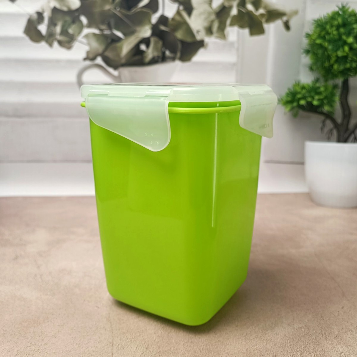 Високий квадратний пластиковий харчовий контейнер 2л Фієста Алеана