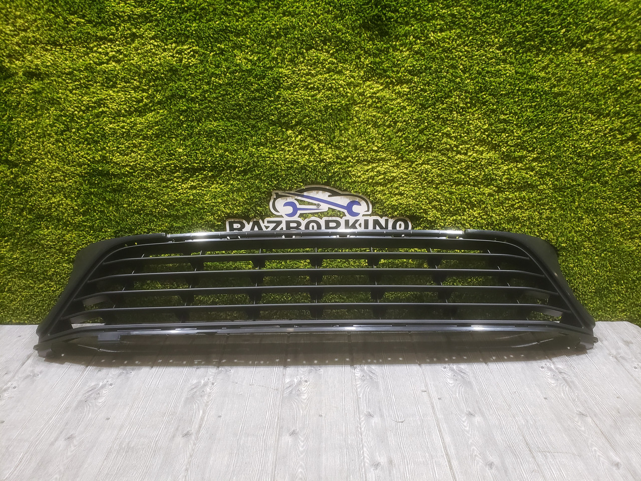 Ешітка радіатора нижня Рено Сандеро 2, Renault Sandero 2 (2017-...) Оригінал 622540556R решітка радіатора, фото 1