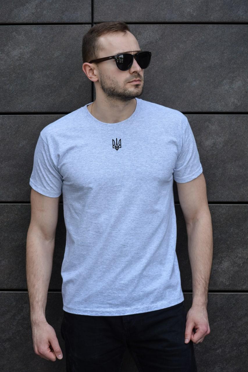 Футболка чоловіча сіра патріотична бавовна з принтом гербом України, фото 1