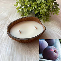 Соевая ароматическая свеча в кокосе «Cashmere Plum»