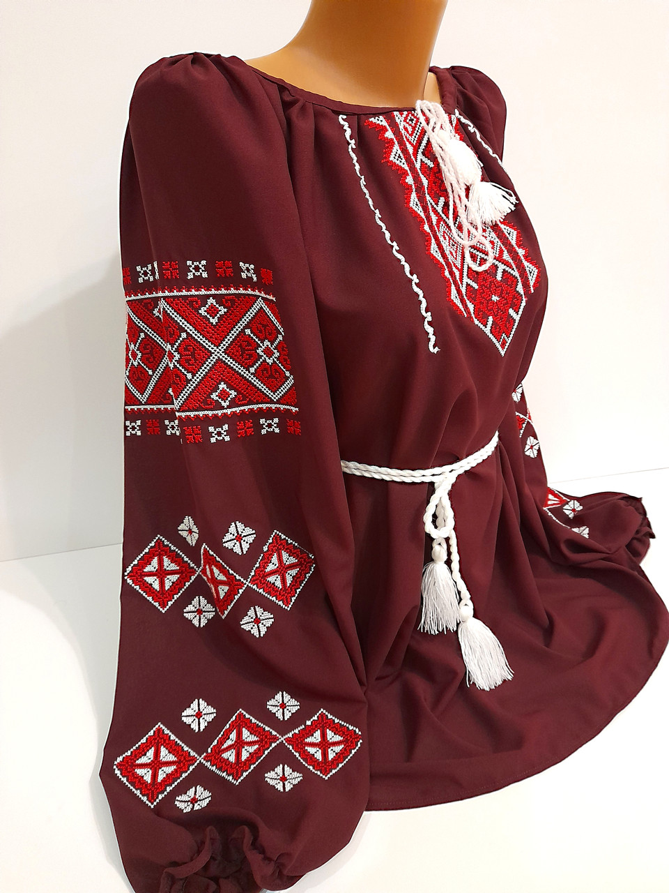 Вишиванка. Жіноча вишиванка