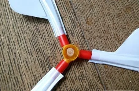 Купить Детская игрушка надувной воздушный шарик-вертолет с пропеллером ...