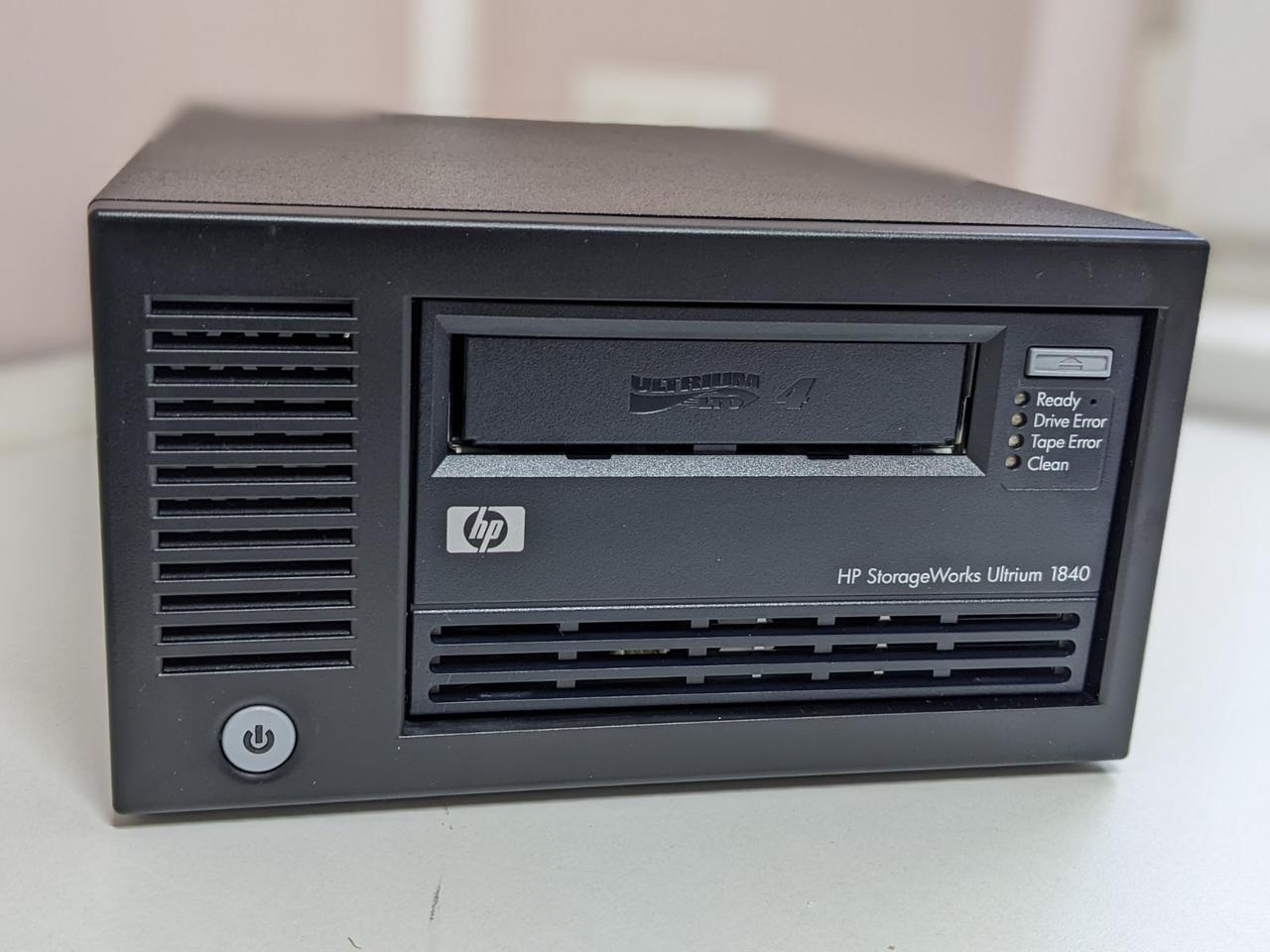 Внутрішній Стрічковий накопичувач HP StorageWorks Ultrium LTO-4 1840 для сервера