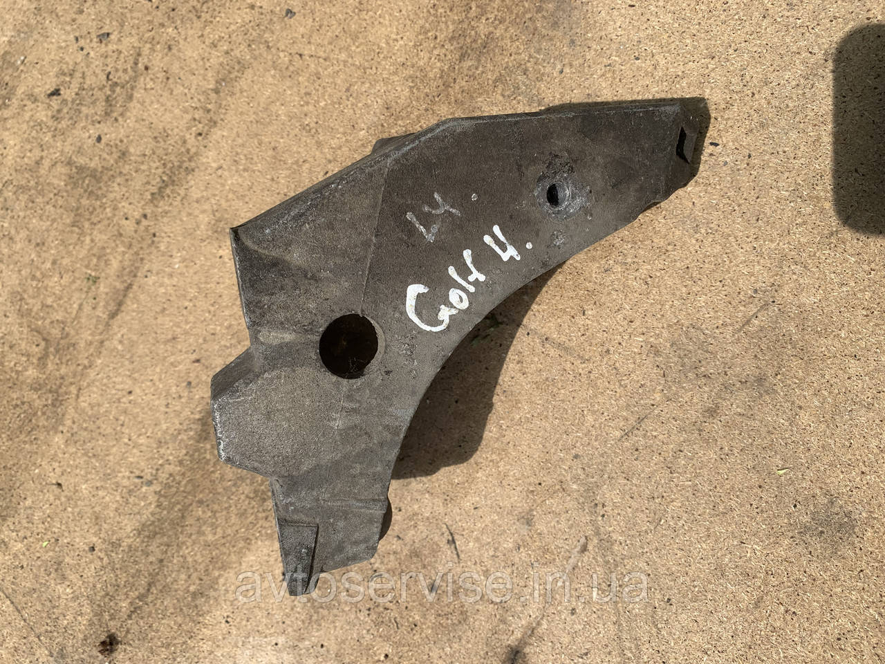 Кронштейн подушки двигуна Volkswagen Golf IV 1.4, фото 1