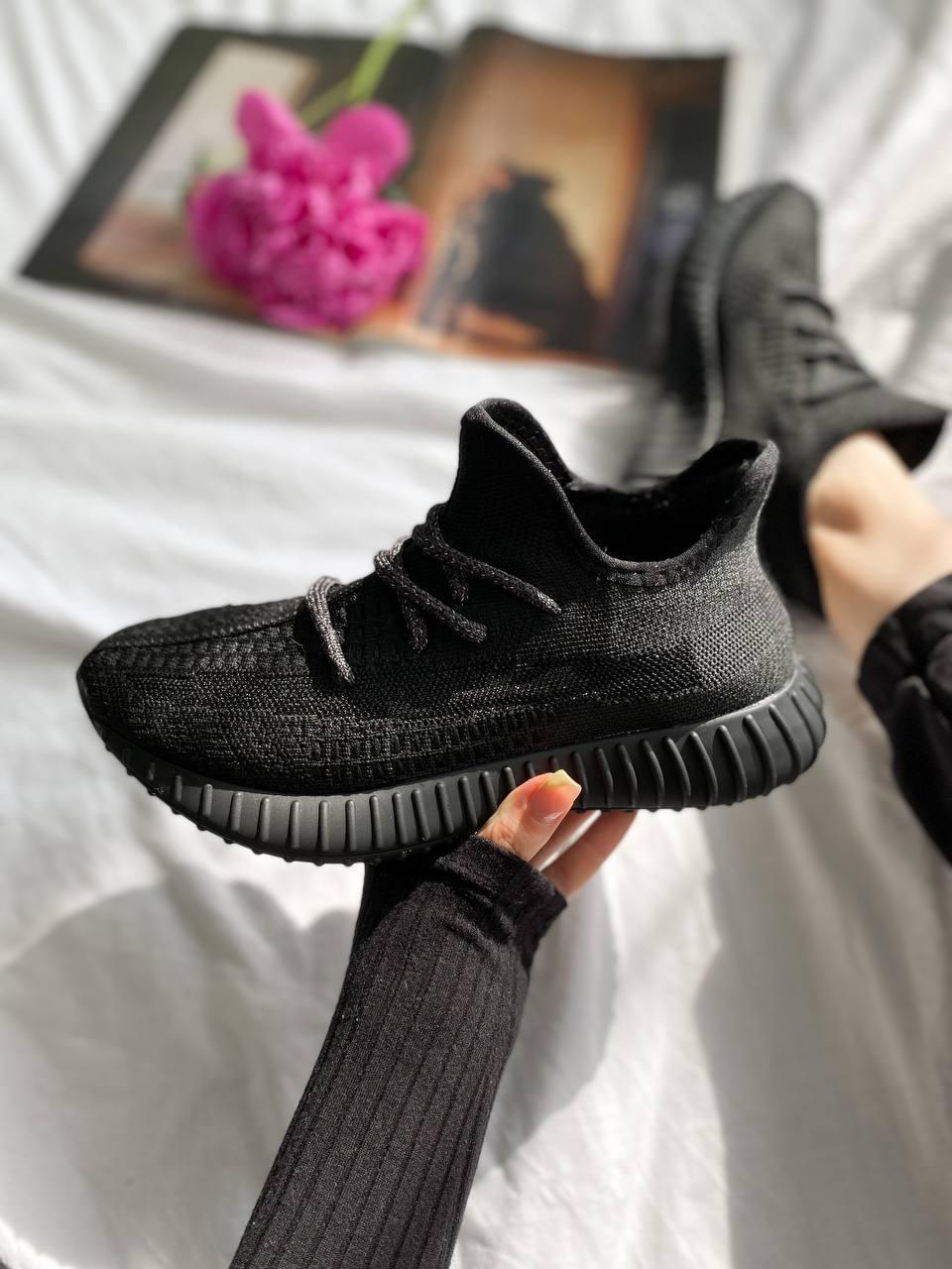 Кросівки чоловічі чорні Adidas Yeezy 350 v2 Black Reflective laces (08618), фото 1